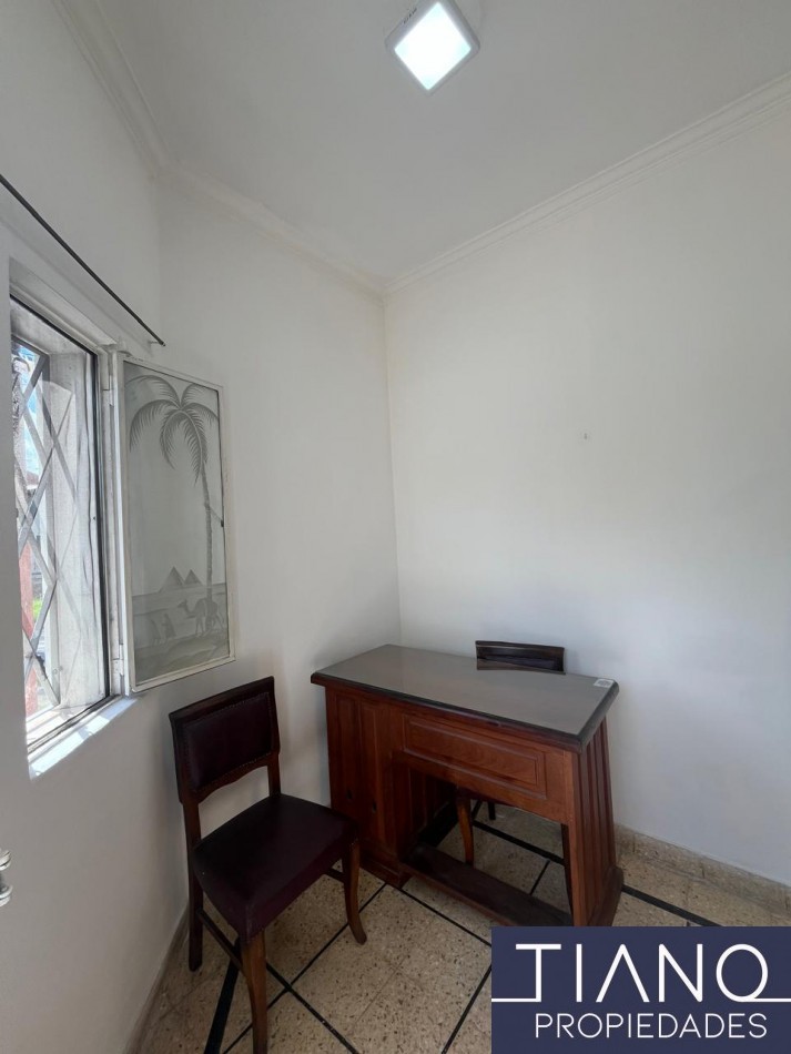 LOCAL EN ALQUILER EN ESQUINA - USO PROFESIONAL/COMERCIAL
