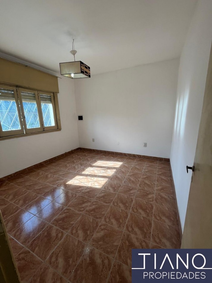 LOCAL EN ALQUILER EN ESQUINA - USO PROFESIONAL/COMERCIAL