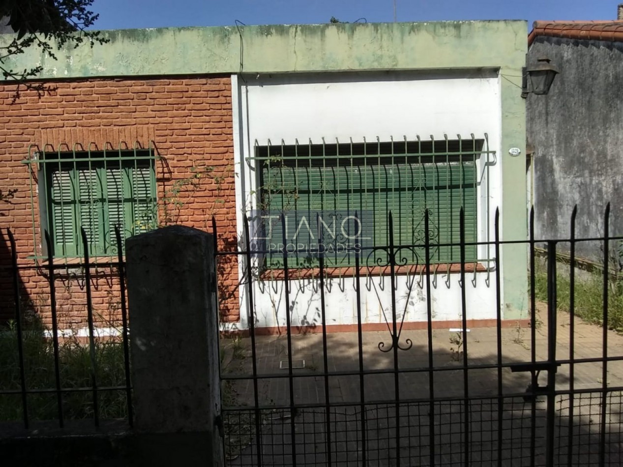 CASA CON AMPLIO FONDO LIBRE EN VENTA EN LONGCHAMPS
